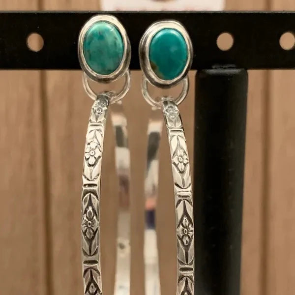 Elegante Ohrringe mit austauschbaren Edelsteinen und floralem Design