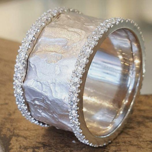 Klassischer Vintage-Ring mit Zirkonia