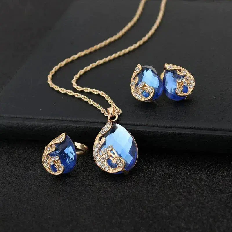 Funkelndes Kristall Schmuckset mit Anhänger, Ring und Ohrringen