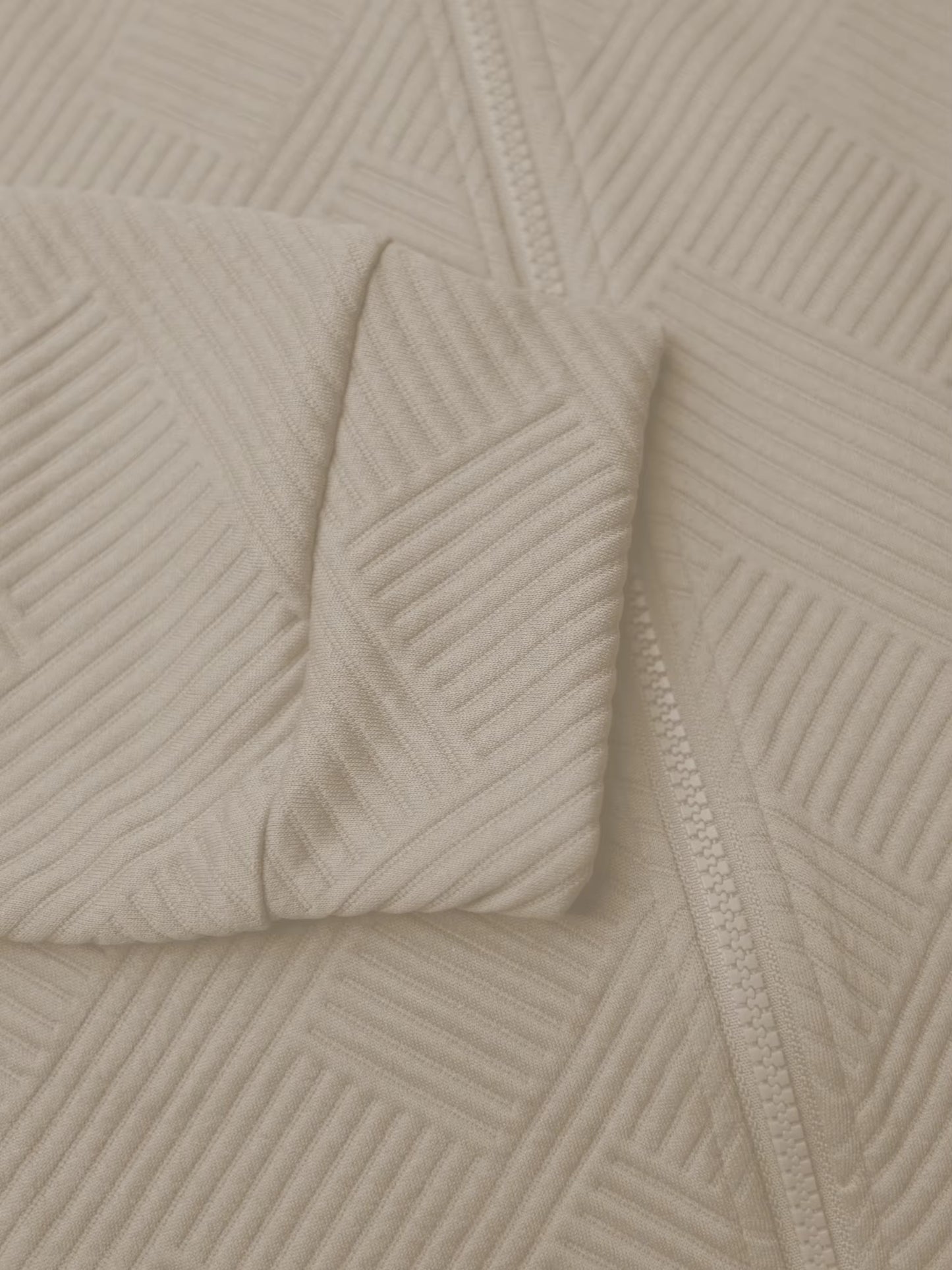 Erika | Komfortable Reißverschlussjacke mit feinem Muster