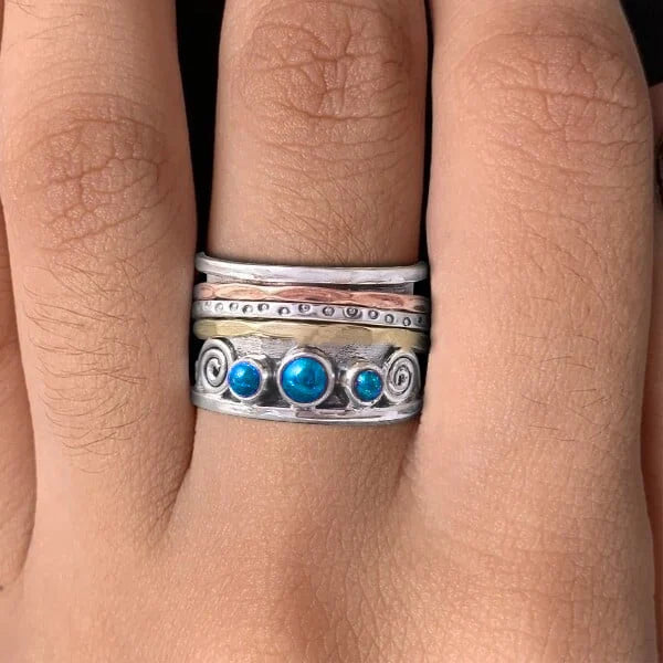 Mehrschichtiger Vintage-Ring mit türkisfarbenen Steinen