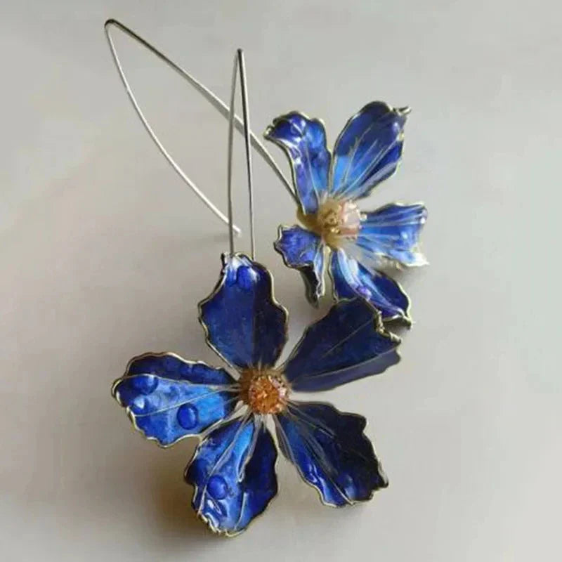 Elegante blaue Blüten-Ohrringe mit Wassertropfen-Details