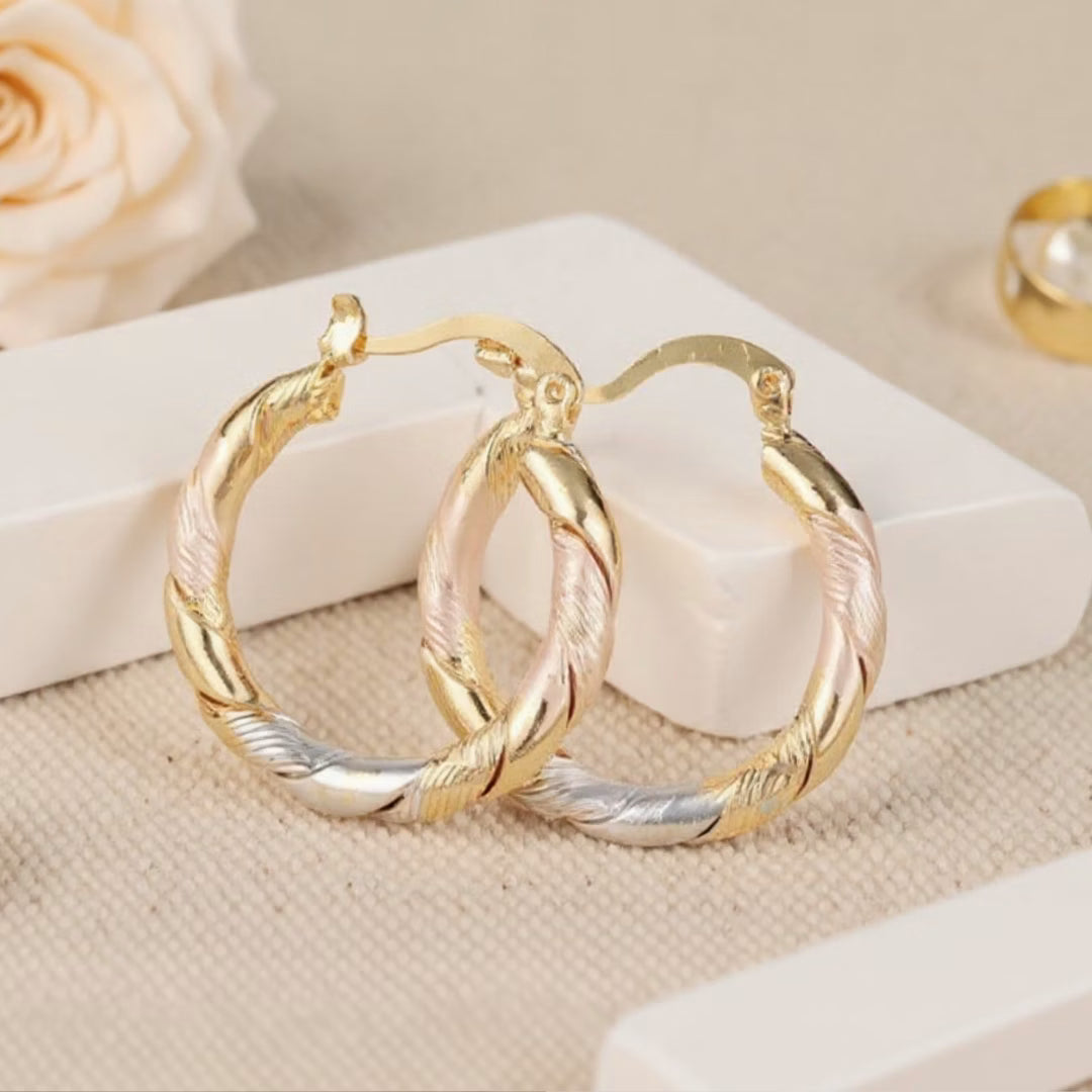 Elegante Creolen mit gedrehten Farbverläufen für Frauen