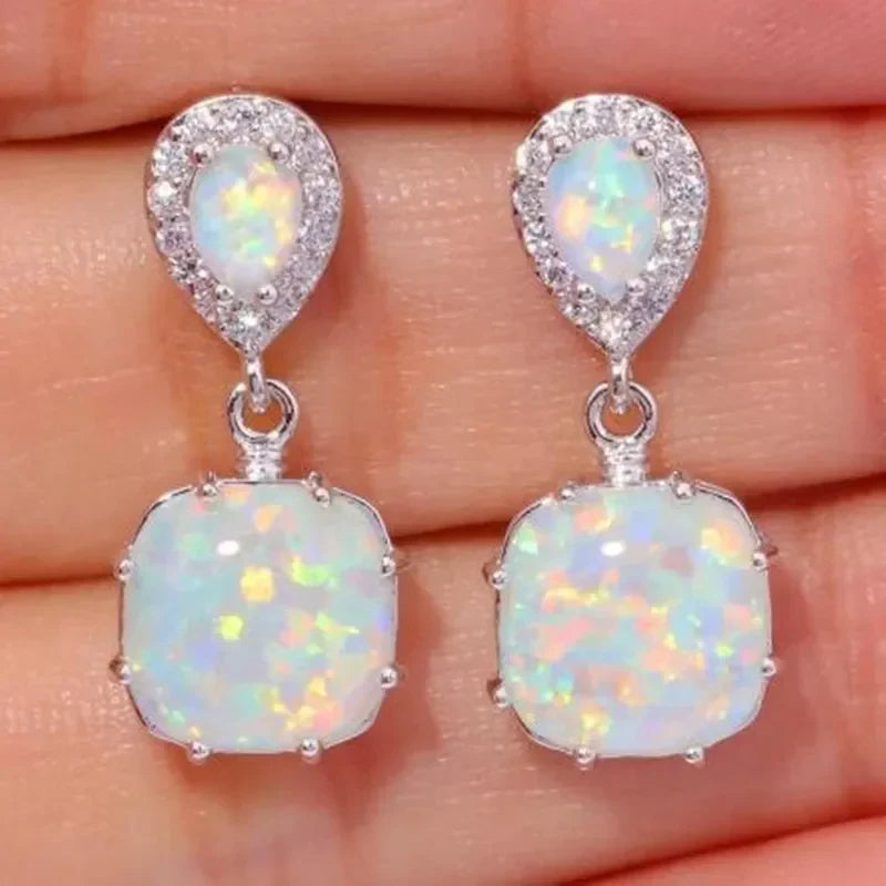 Elegante Opal Tropfen Ohrringe mit schimmernden Edelsteinen