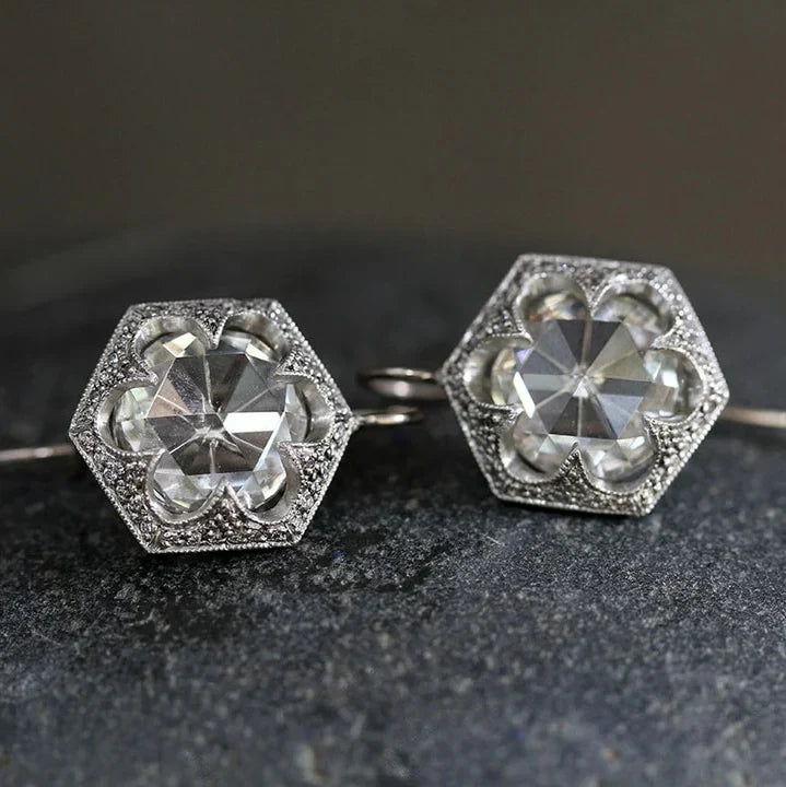 Antike facettierte Glasstein Hexagon Ohrringe mit Blumenrand