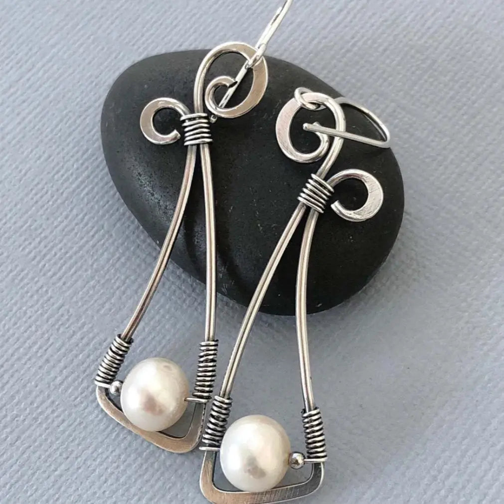 Perlen-Ohrringe im Vintage-Look mit Wickeldraht-Detail