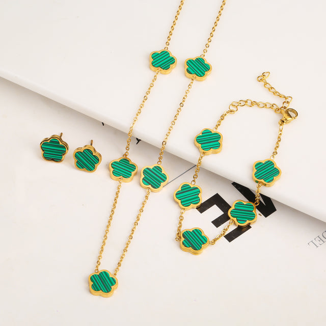 Elegantes Kleeblatt Schmuckset mit farbigen Steineinlagen