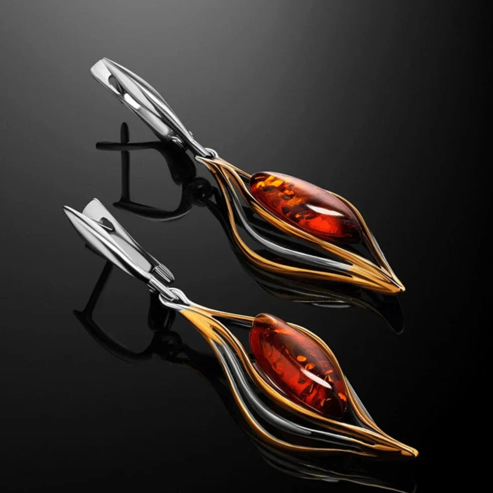 Elegante Ohrringe mit leuchtendem Bernstein und wellenförmigem Design