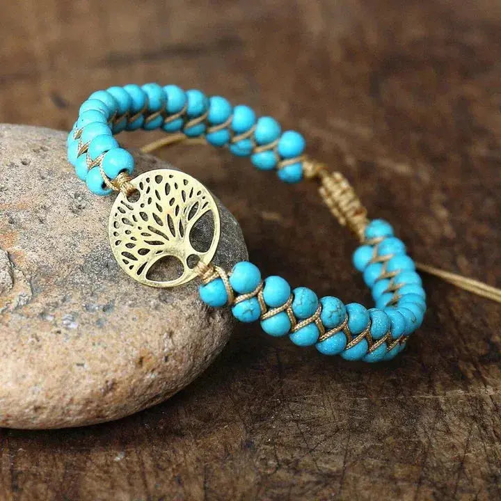 Türkisfarbenes Makramee-Armband mit Natursteinperlen und Lebensbaum-Anhänger