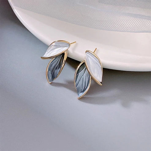 Elegante Blatt-Ohrringe Emaille Weiß Grau Statement