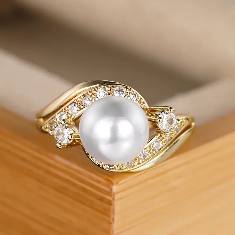 Vintage-Ring mit einer goldenen Perle in der Mitte