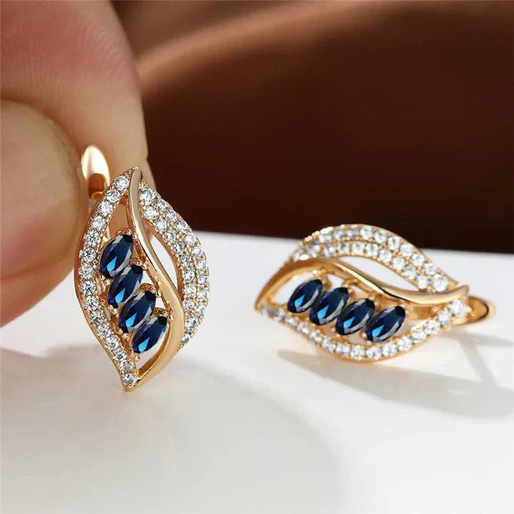 Elegante Ohrringe mit blauen Saphiren und funkelnden Zirkonia