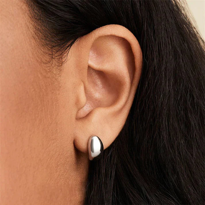 Gedrungene Tropfen-Ohrringe aus Metall im modernen Stil