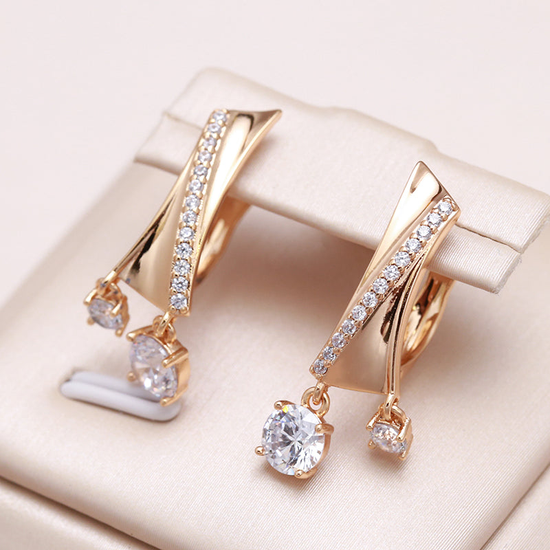 Funkelnde Zirkonia Ohrringe im eleganten Gold-Look mit Klappverschluss