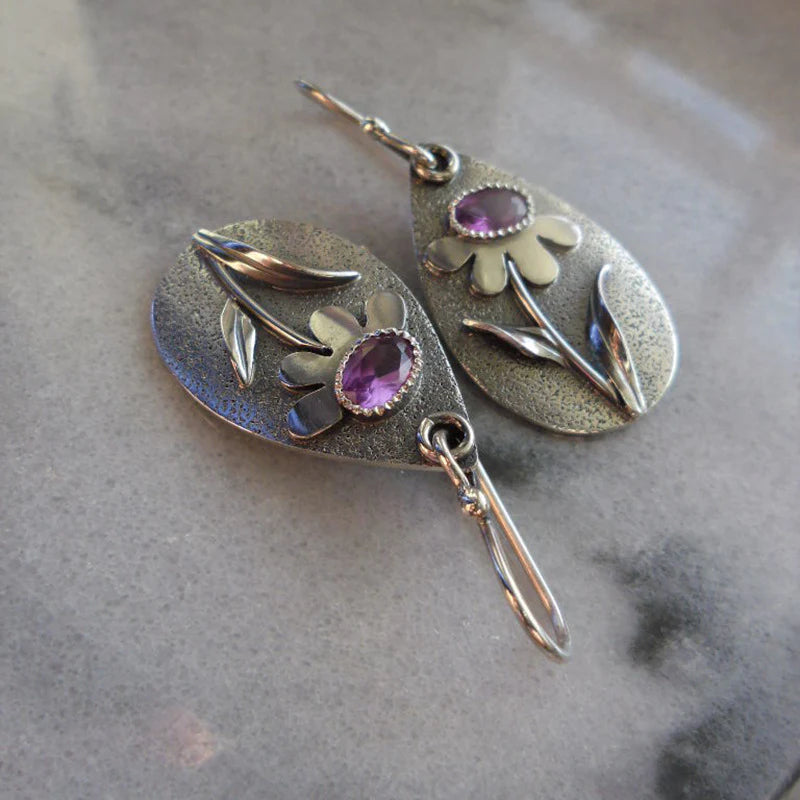 Antike Blumen-Ohrringe mit Amethyst-Edelsteinen und Blätter-Design