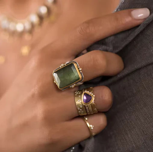 Quadratischer französischer Retro-Ring mit Kristall