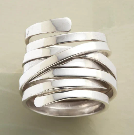 Geometrischer Metallring – minimalistischer Stil