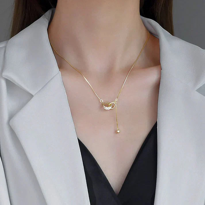 Funkelnde Zwei-Ringe-Halskette mit Zirkonia, stilvoll verstellbar