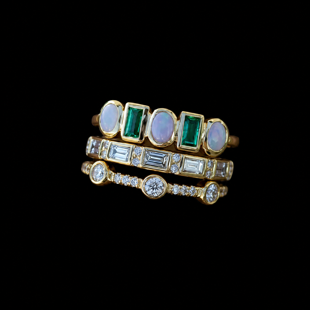 Vintage Ring mit weißem Opal und Smaragd