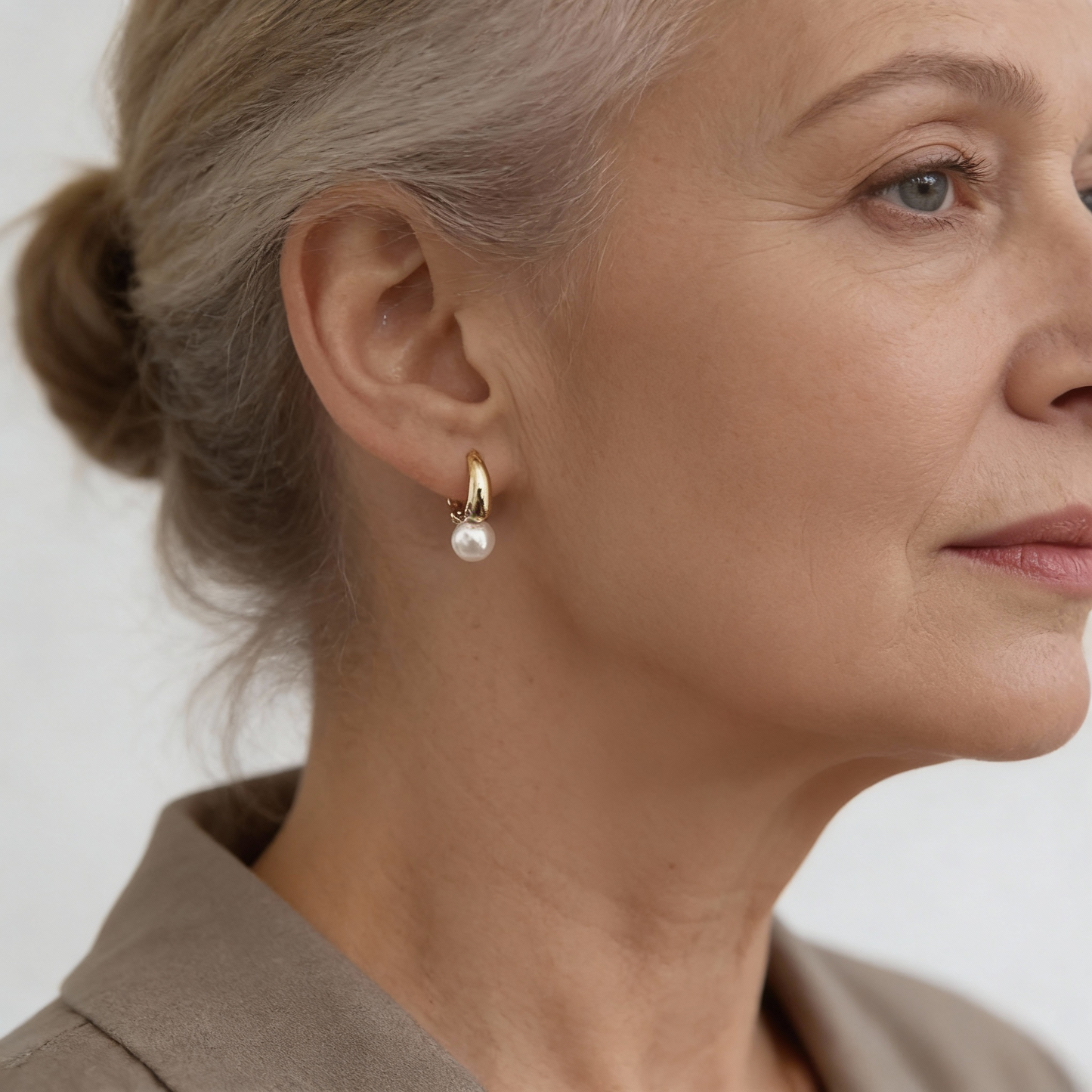 Elegante Ohrringe mit Perlen-Anhänger für den zeitlosen Look