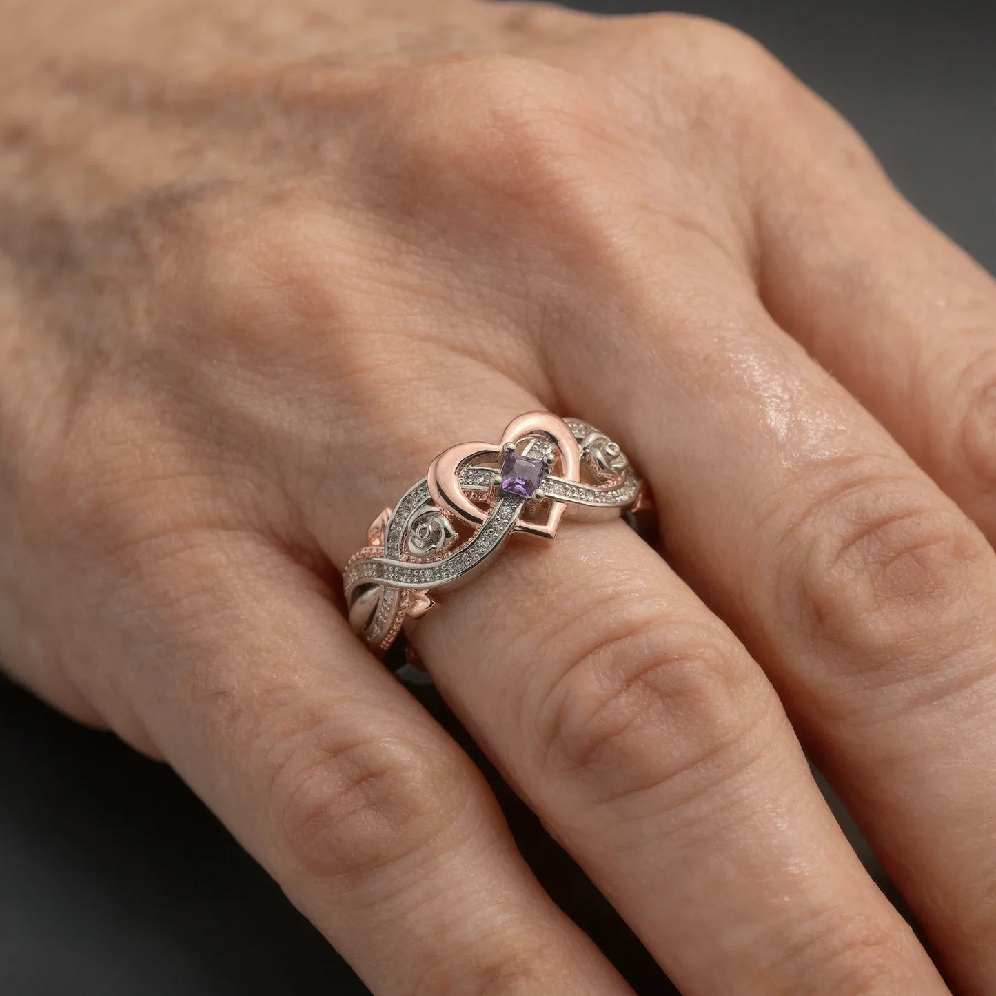 Edelstahlring mit Herz- und Unendlichkeitsdesign