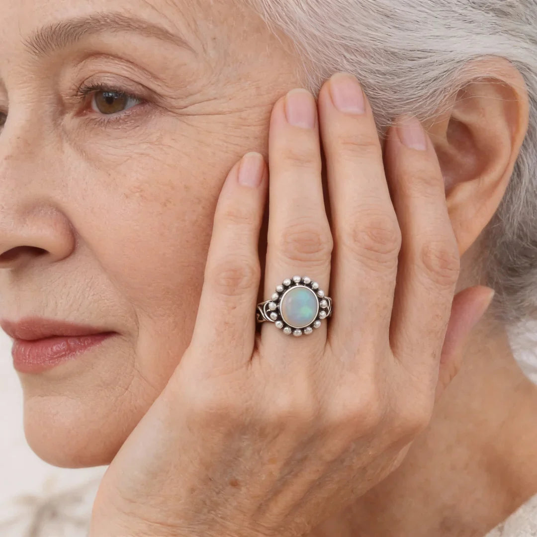 Vintage Silberring mit natürlichem Opal