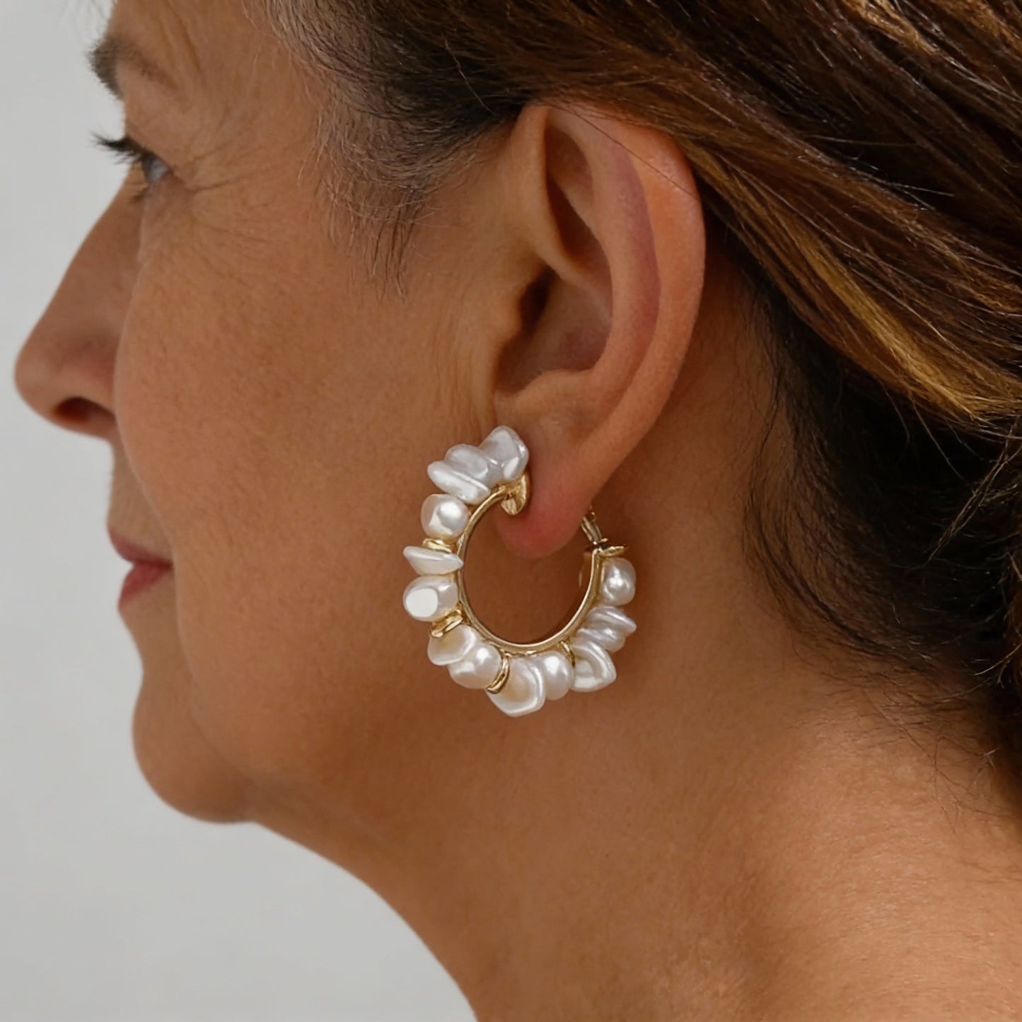 Elegante Perlen-Creolen für einen zeitlosen Vintage-Look