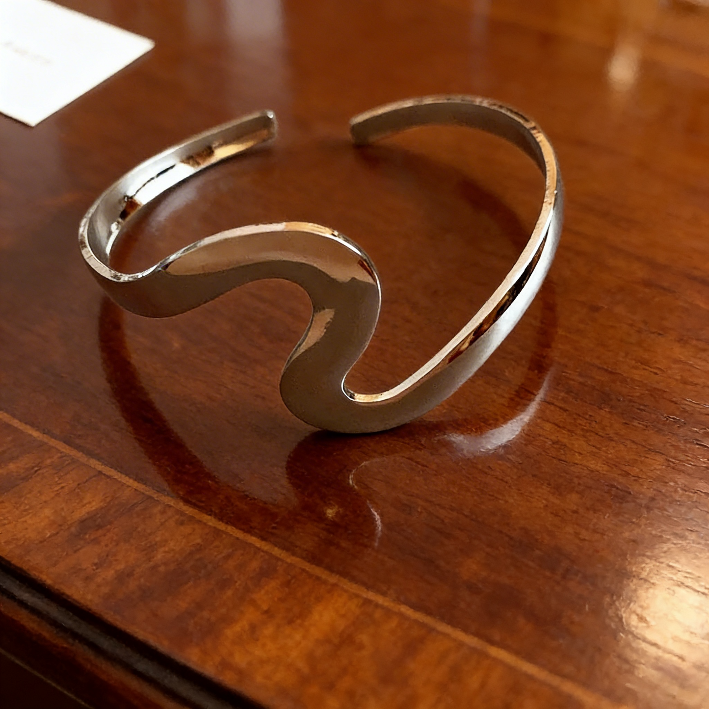 Geschwungenes Metallwellen-Armband Poliert Vintage Minimalistisch