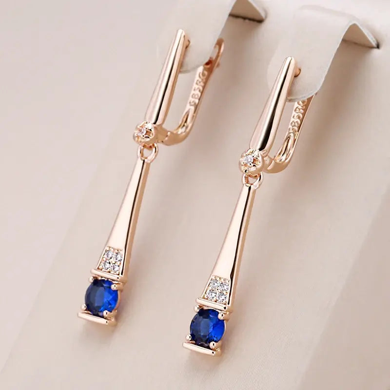 Elegante Ohrhänger mit Saphirblau Zirkonia und funkelnden Steinen