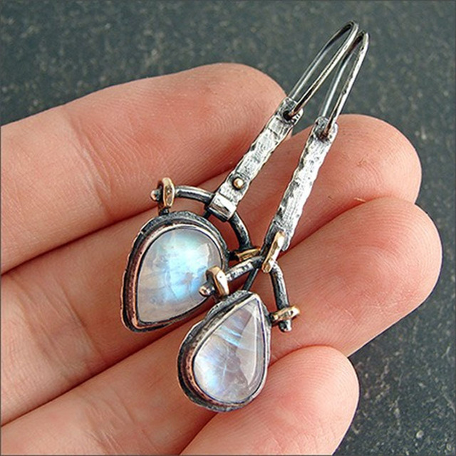 Boho Moonstone Ohrringe, handgefertigt mit antikem Metall-Finish