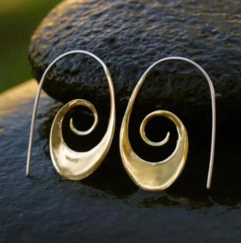 Elegante Spiral Ohrhänger für einen natürlichen Look