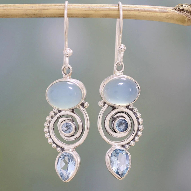 Vintage-inspirierte Ohrringe mit hellblauen Chalcedon- und Topas-Edelsteinen