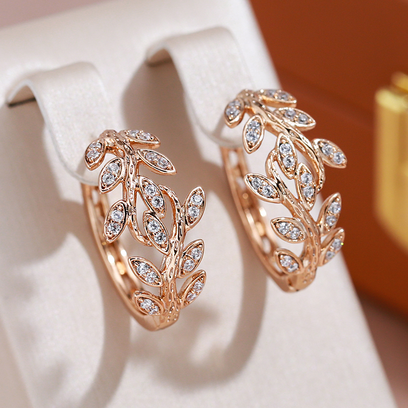 Elegante Roségold Ohrringe mit funkelnden Zirkonia Blättern