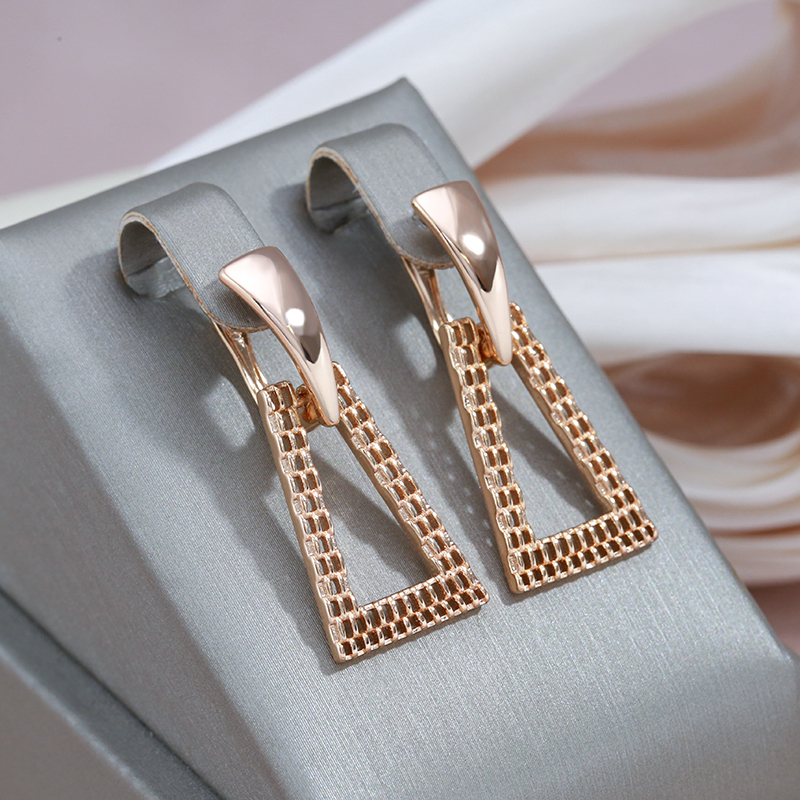 Elegante Ohrhänger mit geometrischem Rosé-Design