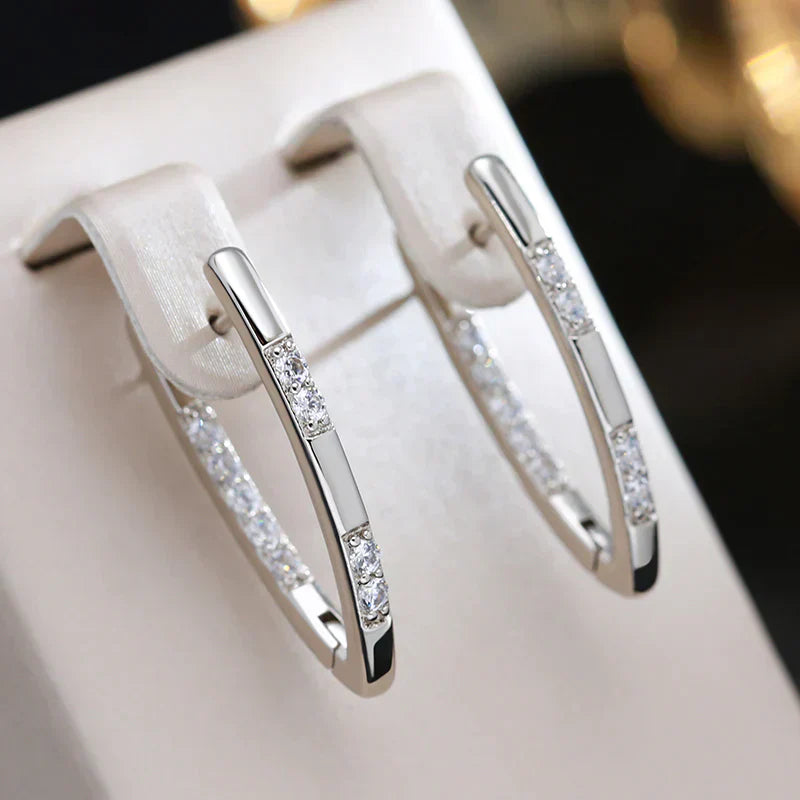 Funkelnde Oval-Creolen mit Zirkonia und elegantem Design