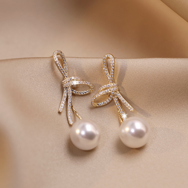 Elegante Schleifen Ohrringe mit funkelnden Zirkonia und Perlen