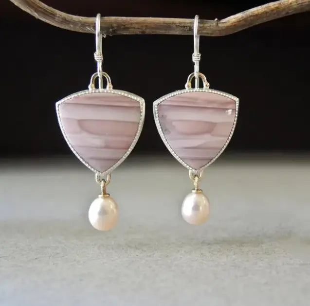 Zarte Ohrringe mit rosa Jaspis und eleganten Perlen