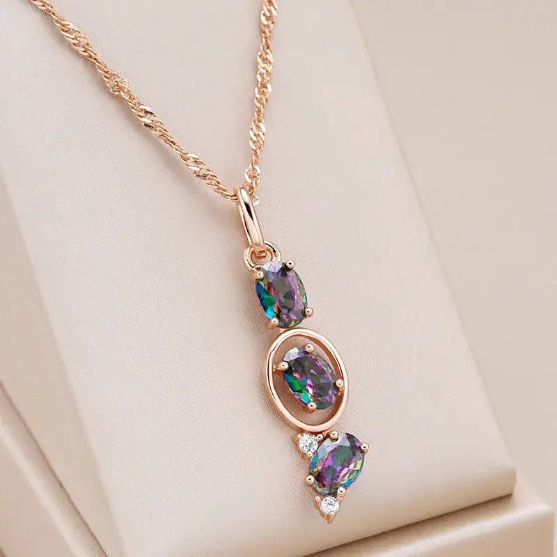Elegante Halskette mit funkelnden Regenbogen-Mystic-Topas Edelsteinen
