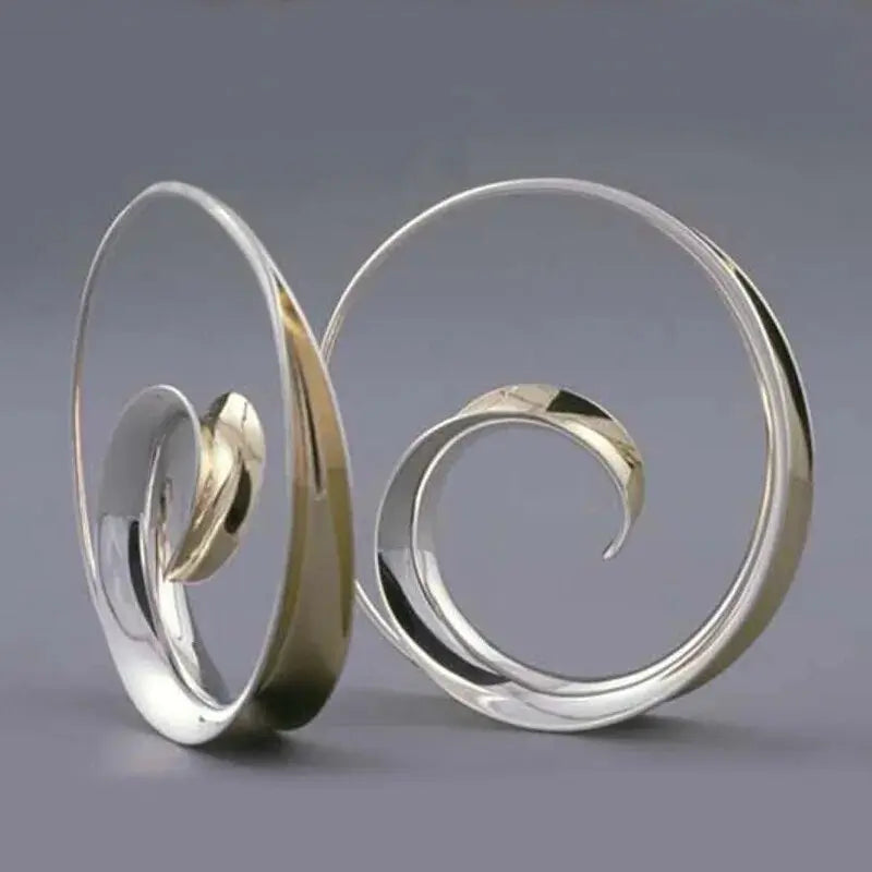 Elegante Spiral Ohrringe mit wellenförmigem Wickel-Design