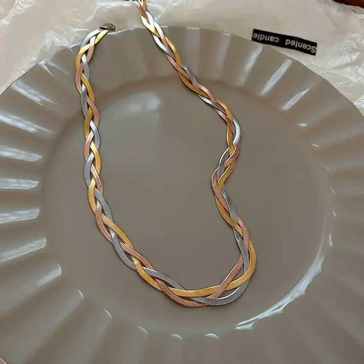 Mehrreihige geflochtene Schlangenkette im eleganten Tricolor-Design