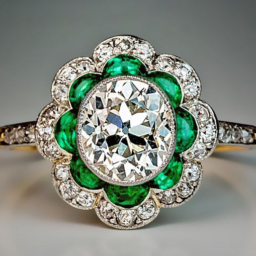Vintage-Ring mit Smaragdkristall