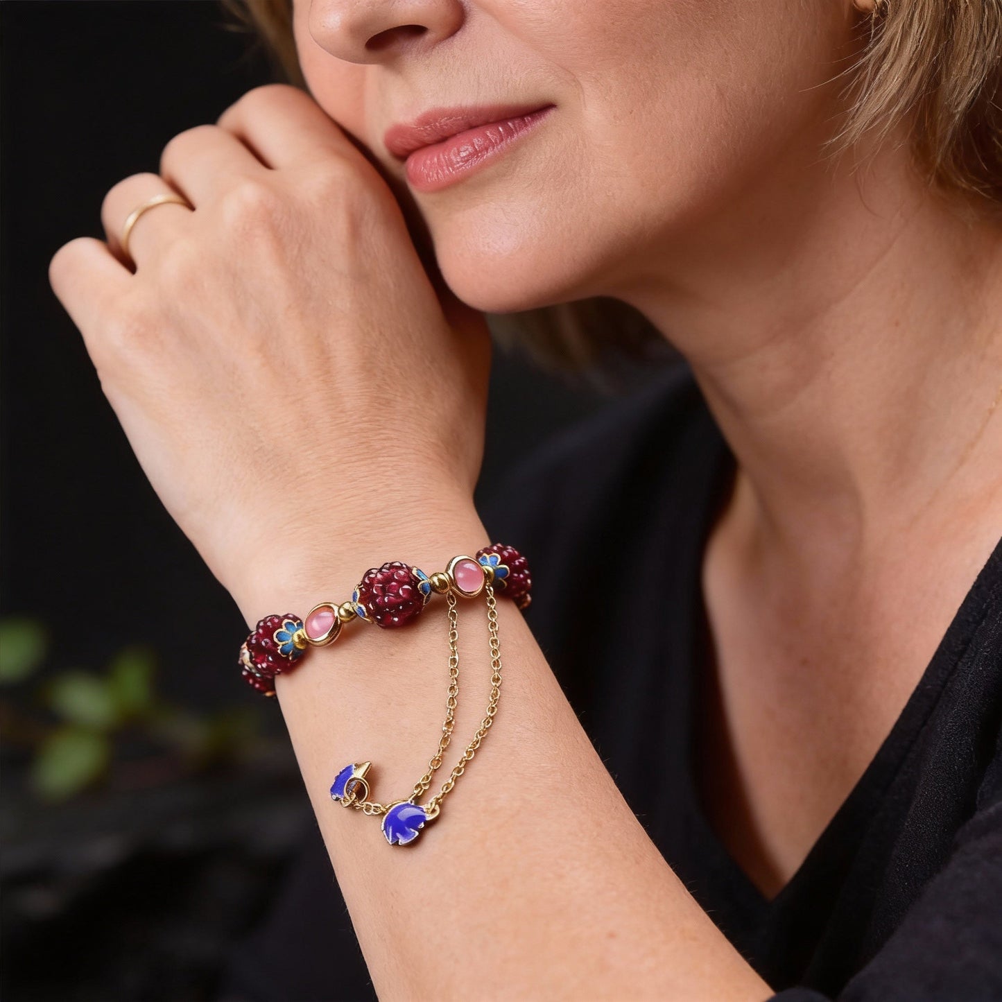 Exquisites Granatarmband mit rosa Quarz und blauer Emaille