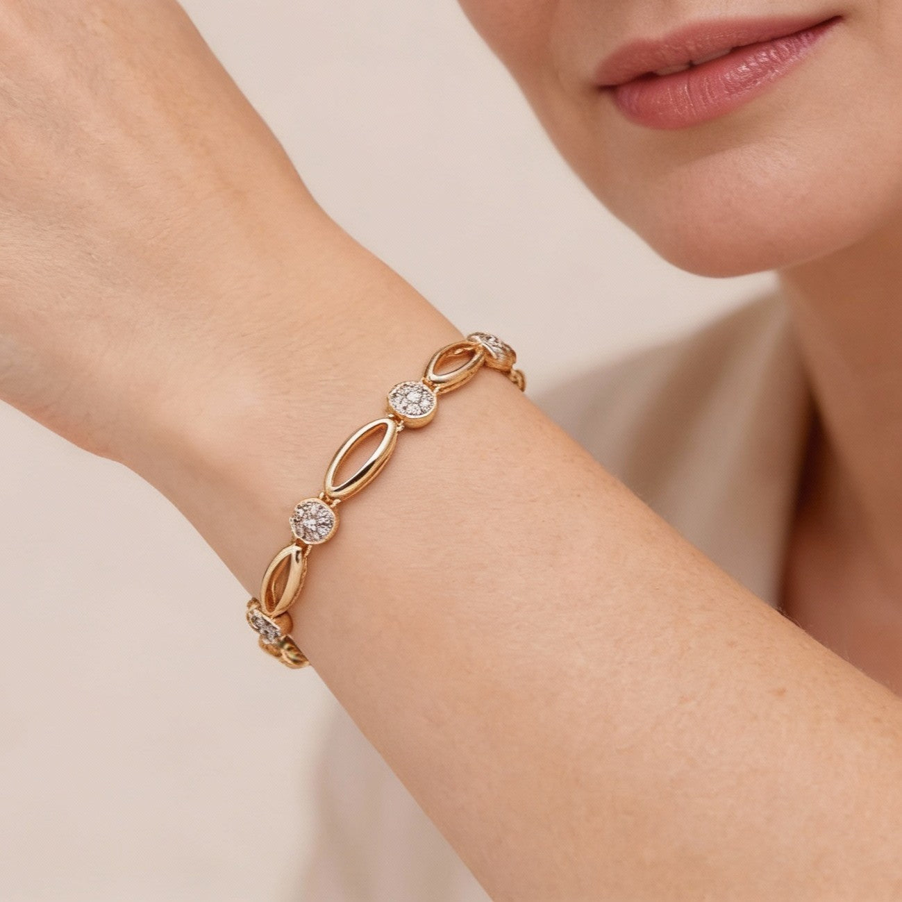 Exklusives Armband mit funkelnden Zirkonia und ovalen Gliedern