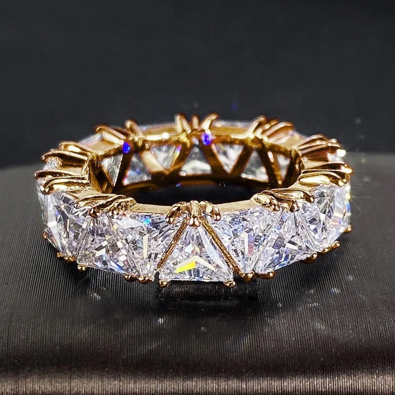Vintage Gold Dreieckiger Ring mit Steinen