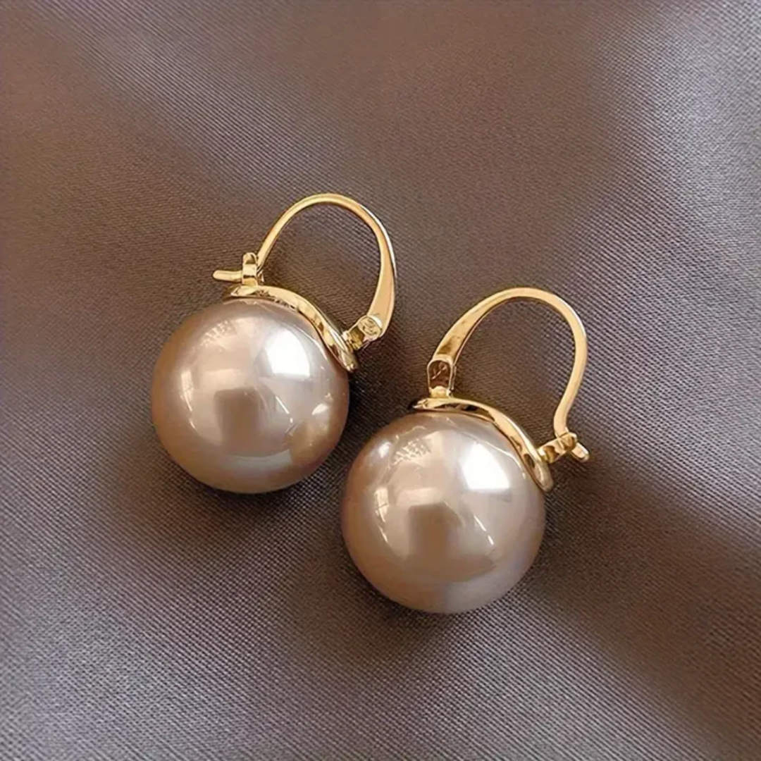 Elegante Perlenohrringe mit zarter Lünette für besondere Anlässe