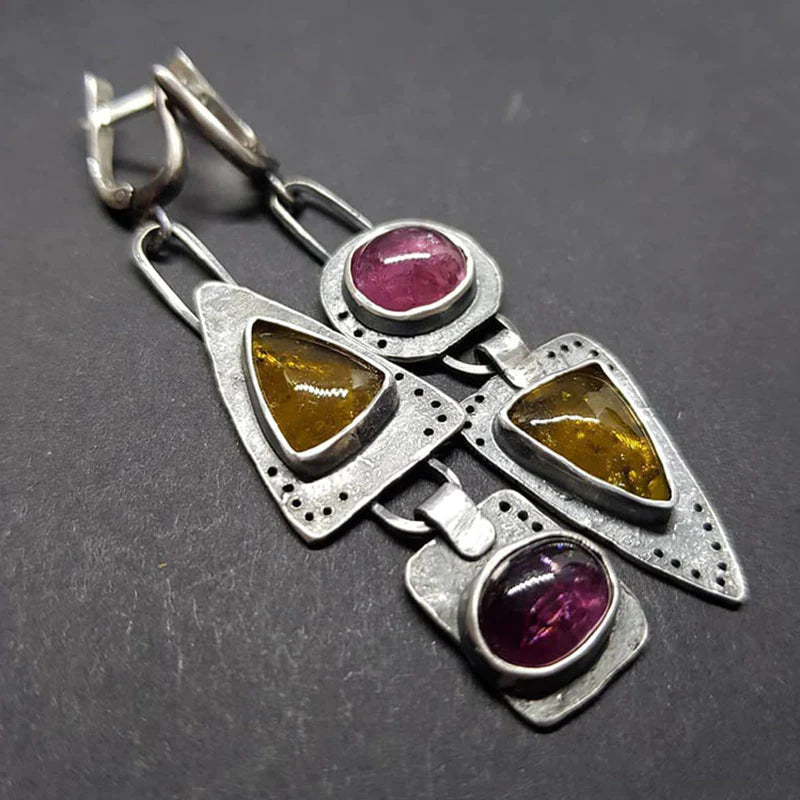 Handgefertigte Statement-Ohrringe mit natürlichen Edelsteinen und Vintage-Charme