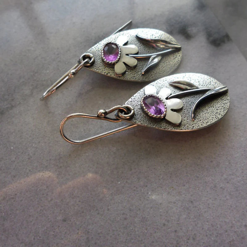 Antike Blumen-Ohrringe mit Amethyst-Edelsteinen und Blätter-Design