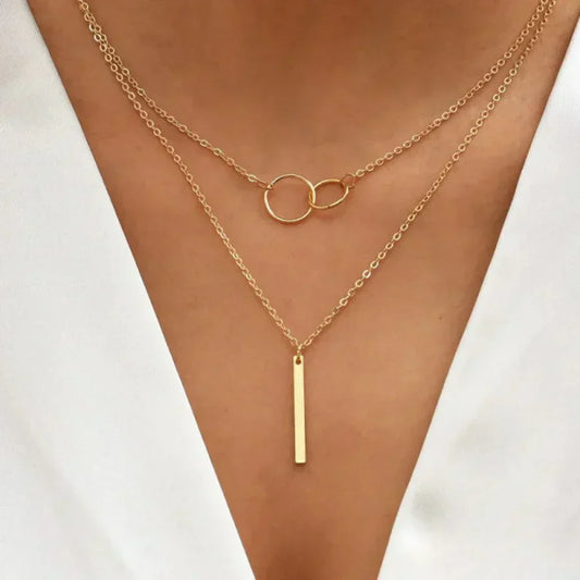 Mehrreihige Kette mit Ringen und elegantem Stab-Anhänger