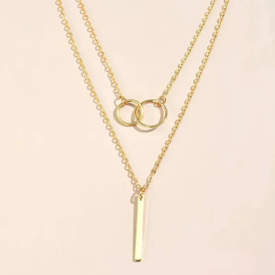 Mehrreihige Kette mit Ringen und elegantem Stab-Anhänger