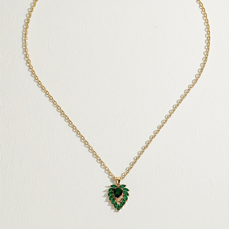 Elegante Smaragdgrüne Tropfen-Halskette mit Zirkonia-Akzenten